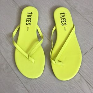 NWOT  Zinc Tkees Flip Flops